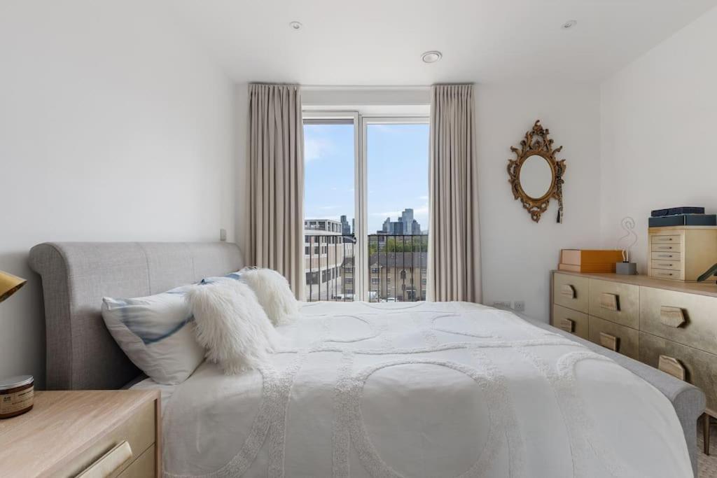 Modern New 1-Bedroom Home Stunning Views London Exterior photo